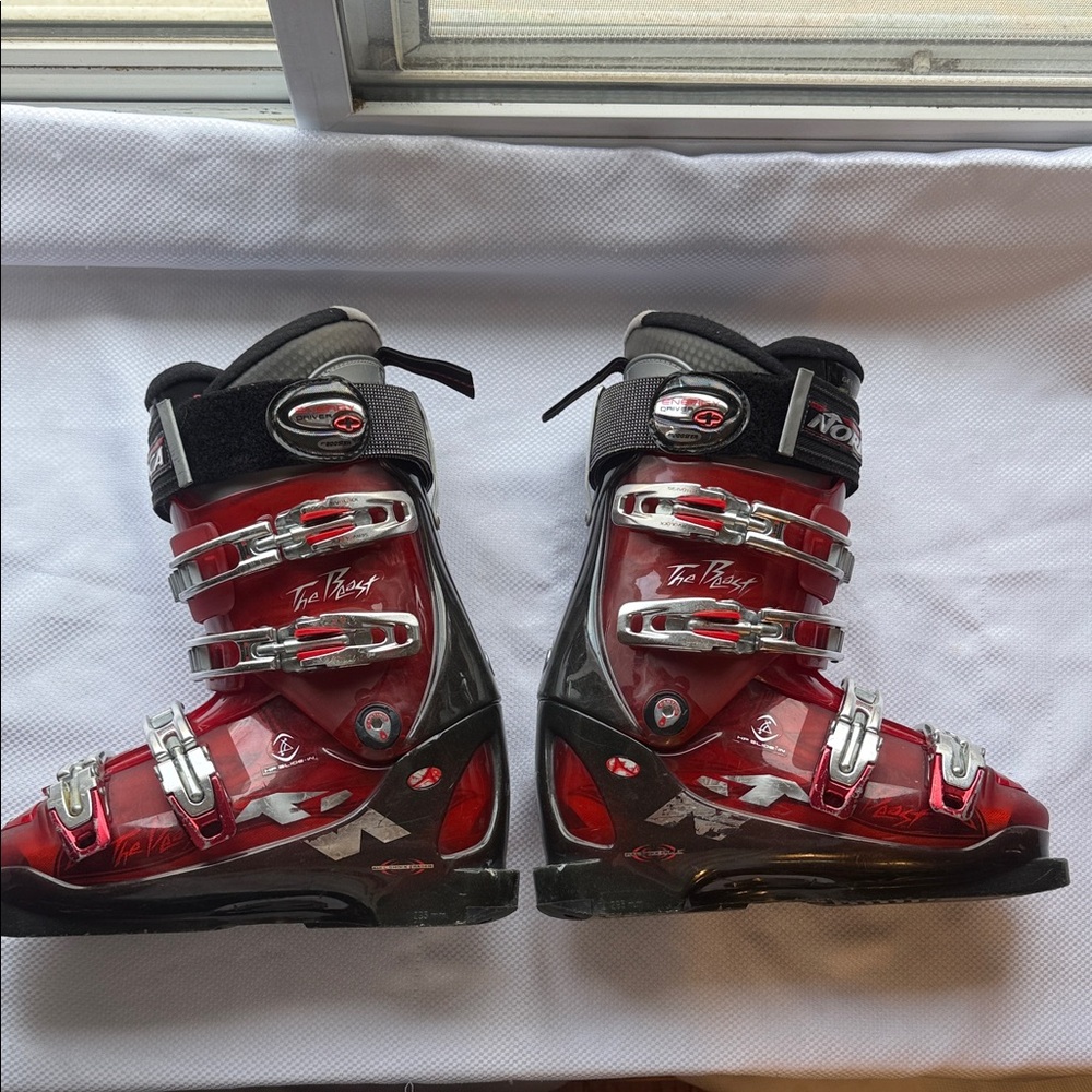 Nordica - The Beast Red and Black Ski Boots - Size 25.0-25.5